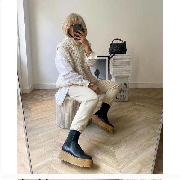 H&M Blogger Favorite Platform Chelsea Boots - Picture 3 of 3